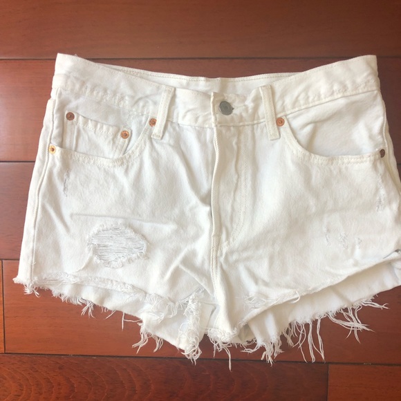 Various colors of Levi’s high waisted 501 shorts - Picture 3 of 6